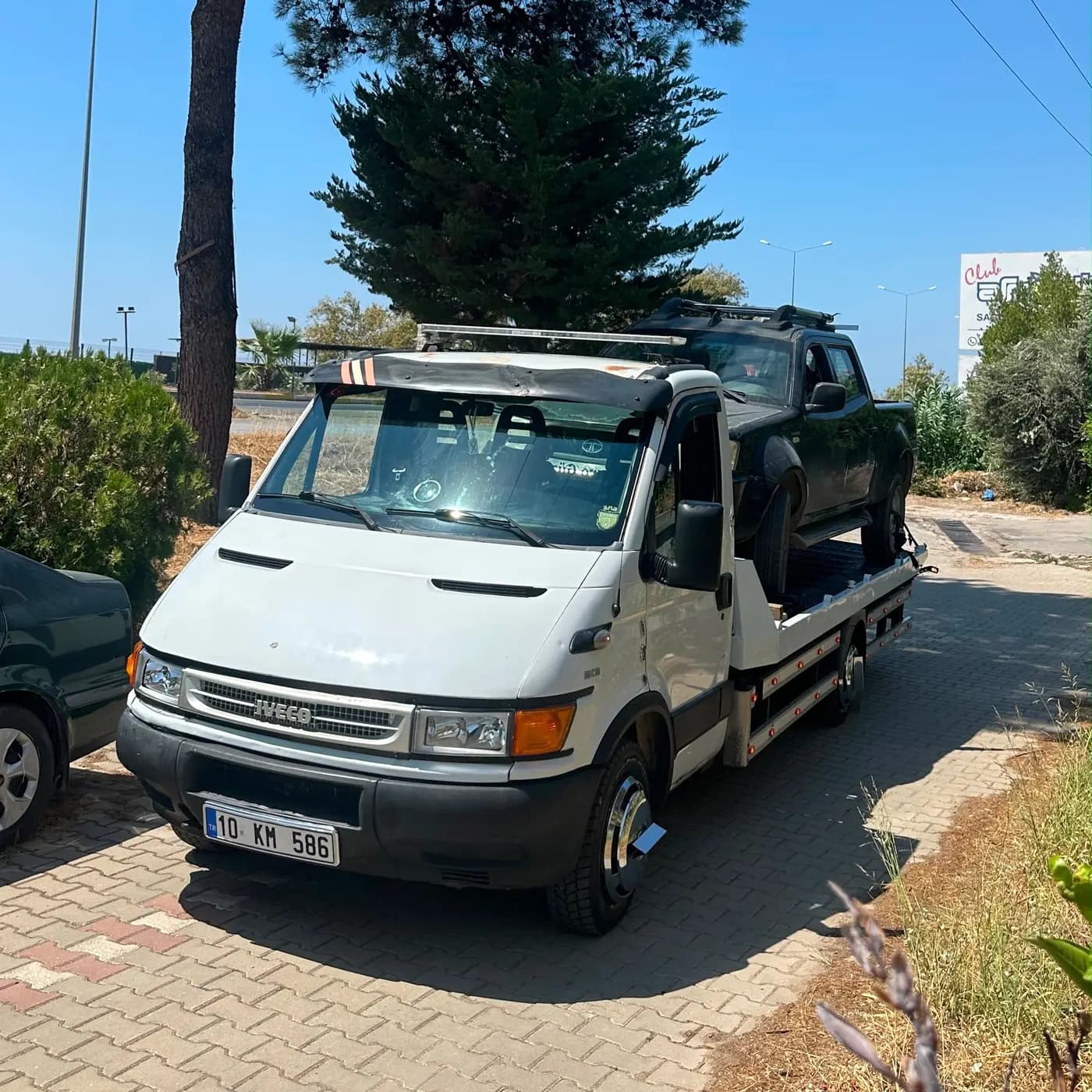 Kayar kasa çekici aracımız ve üzerinde taşınan pikap