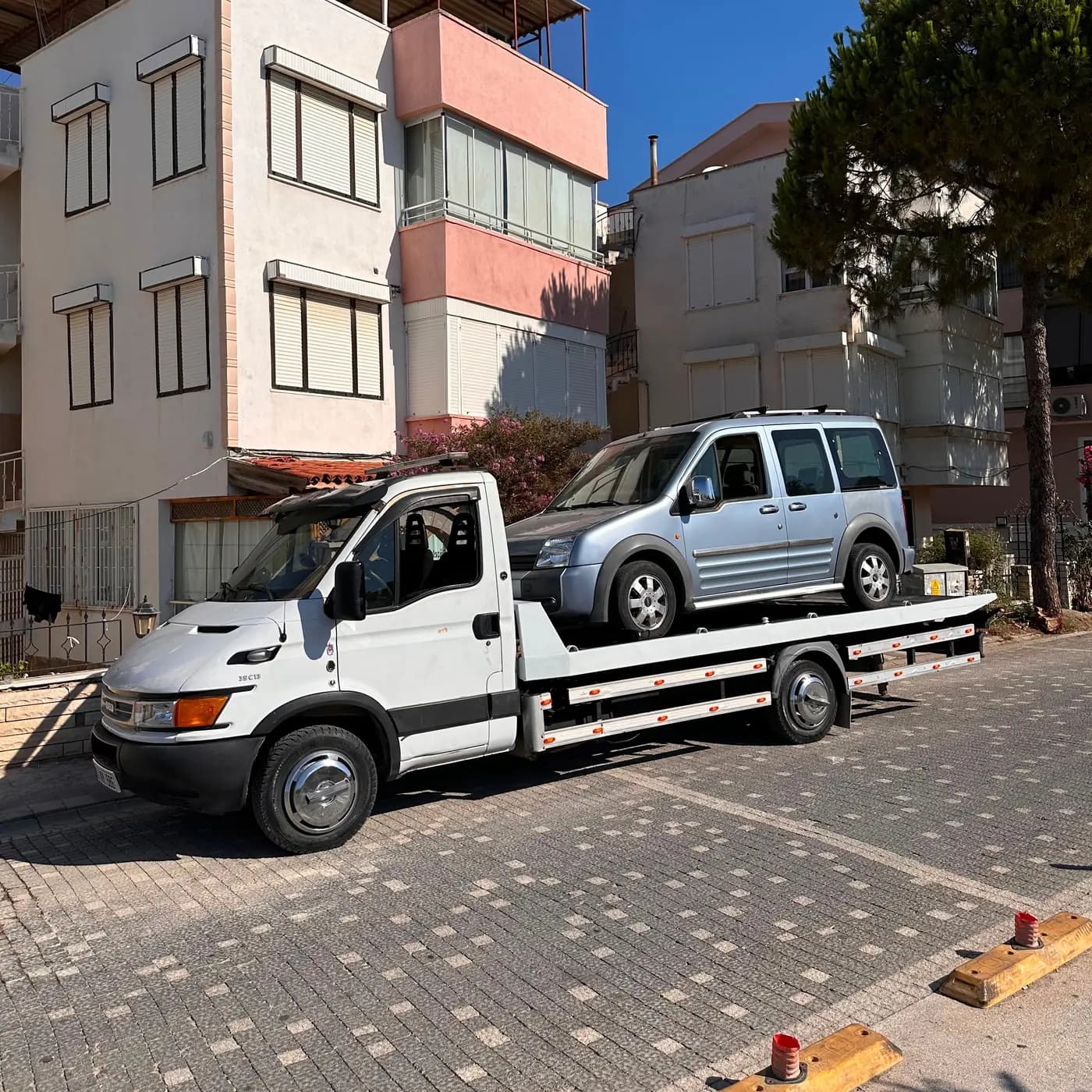 Hafif ticari aracın çekiciyle taşınması