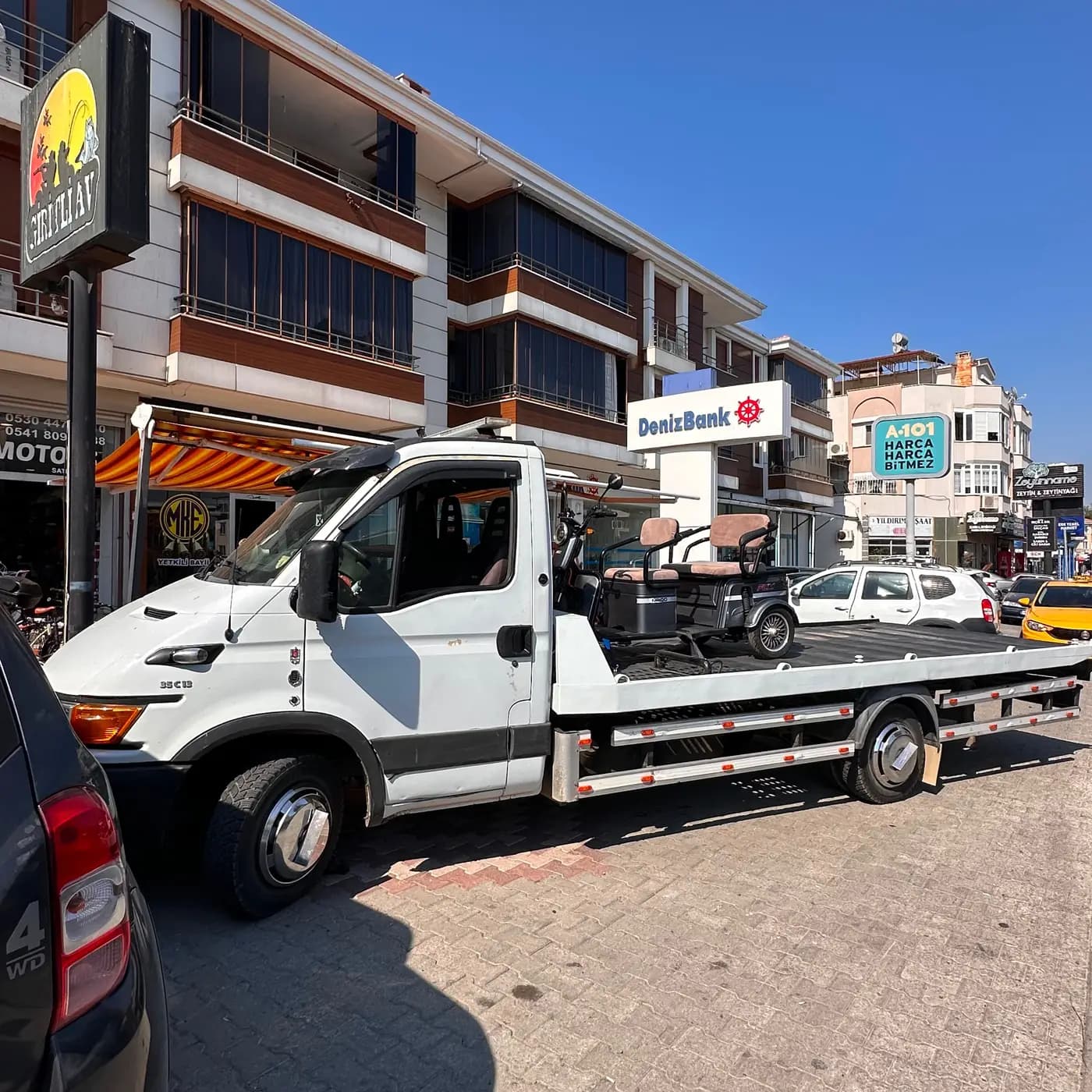 Şehir merkezinde çekici ile araç kurtarma